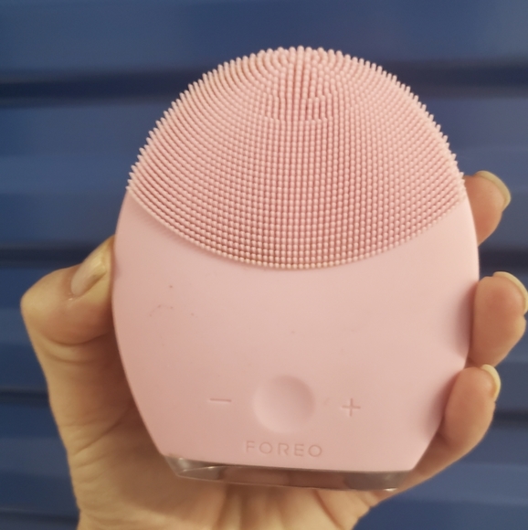 New FOREO LUNA 2 Personalised Facial Cleansing Brush & Anti-Ageing Device. - Picture 5 of 8